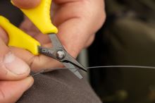 Avid Carp Nožnice Re-Rig Compact Braid Scissors (6)