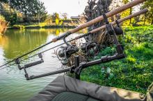 Korum Rameno Teleskopické s Hrazdami XS Two Rod Arm & Rests (9)