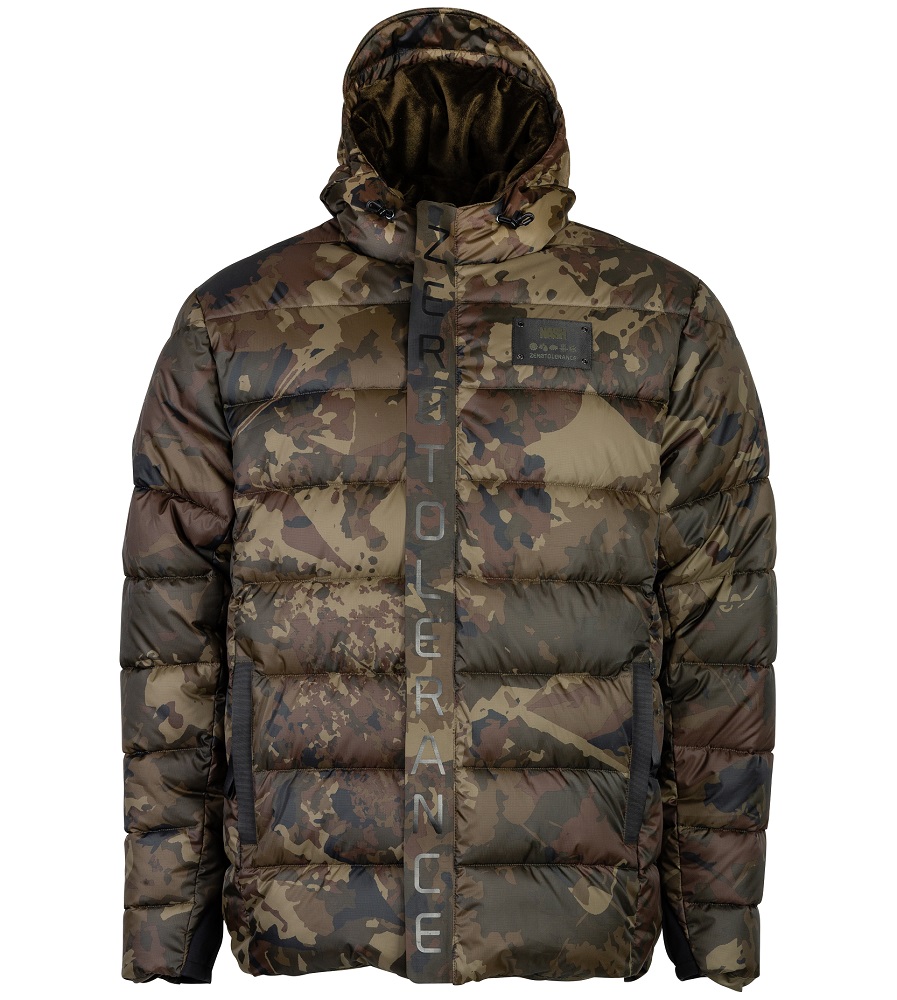 Nash bunda zt polar quilt jacket - xxxl.
 ● 100% polyesterové Ripstop prešívaná bunda v camo dizajne.
 ● Nepremokavá a vetruvzdorná.
 ● Podšívka kapucňa Caribou fleece s vysokým vlasom.
 ● Neoprénové konce rukávov s dierou na palec.
 ● 2 vrecká s fleecovou podšívkou.
 ● Dažďová prepážka po celej dĺžke zipsu s nápisom ZT.
 ● Vnútorné vrecko na zips.
 ● Dostupné vo veľkostiach Small-XXXL.