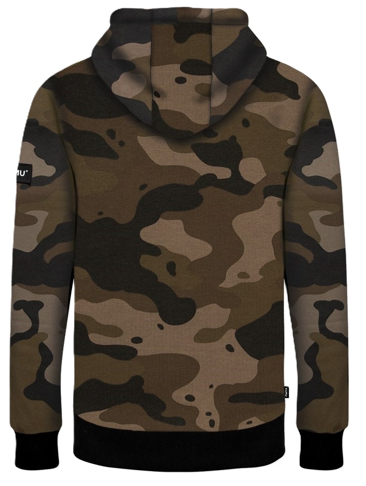 Kumu mikina deception full camo - 3xl.
 Vyrobené z našej česanej zadnej tkaniny s gramážou 320 g/m2 so super mäkkým omakom v ruke so 4-farebnou potlačou a tkanou nášivkou KUMU na paži.