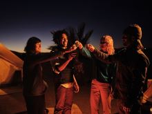 Stanley Darčekový Set Adventure Series Placatka/Butylka 250 ml + Panáky 4ks zelená (4)