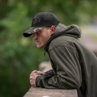 Avid Carp Šiltovka Black And Camo Cap (2)