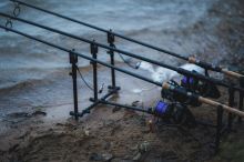 Giants Fishing Stojan Black Rod Pod 3 Rods (3)