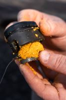 Korum Krmítko a Formička Lead Free Dura Method Feeder & Mould 30 g (2)