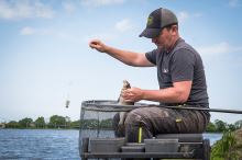 Matrix Krmítko Plastové Orbit Large (9)