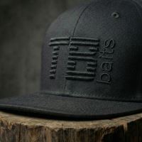 TB Baits Šiltovka Snapback 3D Logo Black (4)