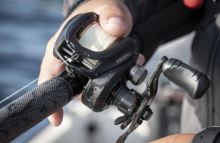 Penn Multiplikátor Squall 300 Low Profile LH (4)