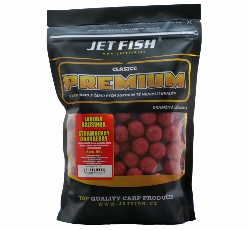 Jet fish boilie premium clasicc 700 g 20 mm-jahoda brusnica