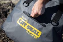 Black Cat Taška Cat Seal 50L WP Sling Bag (5)