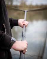 Fox Podberák Eos-X Landing Net 1,8 m 42" 2-Diel (12)