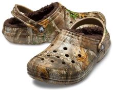 Crocs Šlapky Classic Lined Realtree Edge Clog Chocolate (1)