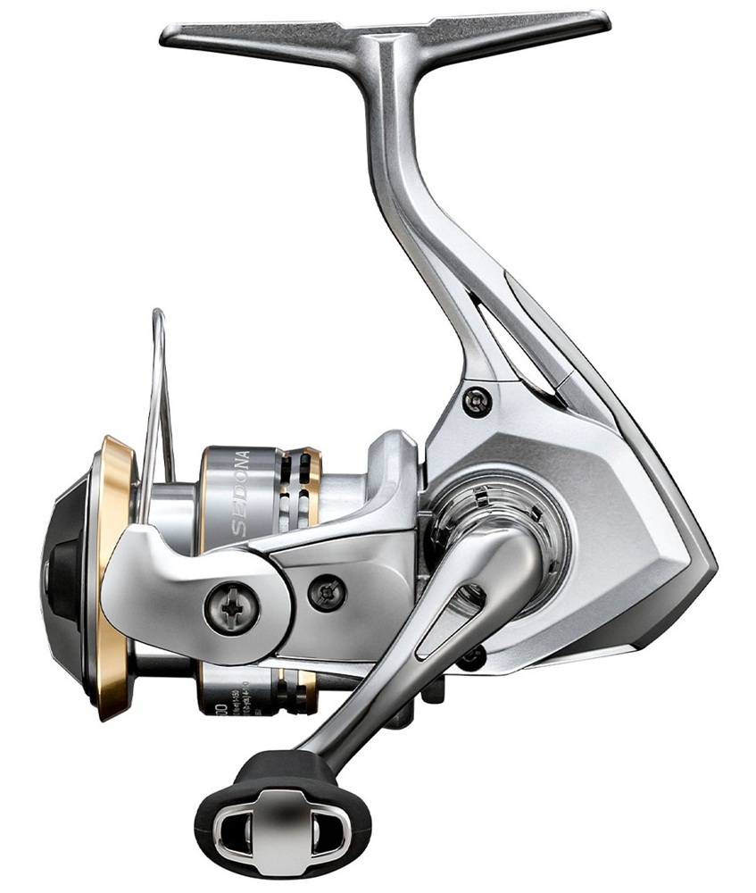 Shimano navijak sedona 500 fj.
 Sedona je vybavená patentovanými technológiami Shimano, ako je cievka AR-C a Varispeed Oscillation System, ktoré spoločne zaisťujú hladké, efektívne pokladanie vlasca a presné nahadzovanie.
 Jednou z výnimočných vlastností prívlačového navijaka Shimano Sedona je jeho hladký a spoľahlivý brzdný systém.
 Elegantný strieborný dizajn navijaku je doplnený svetlo zlatými akcentmi, vďaka čomu je nielen nefunkčným nástrojom, ale aj štýlovým doplnkom pre vaše rybárske vybavenie.
