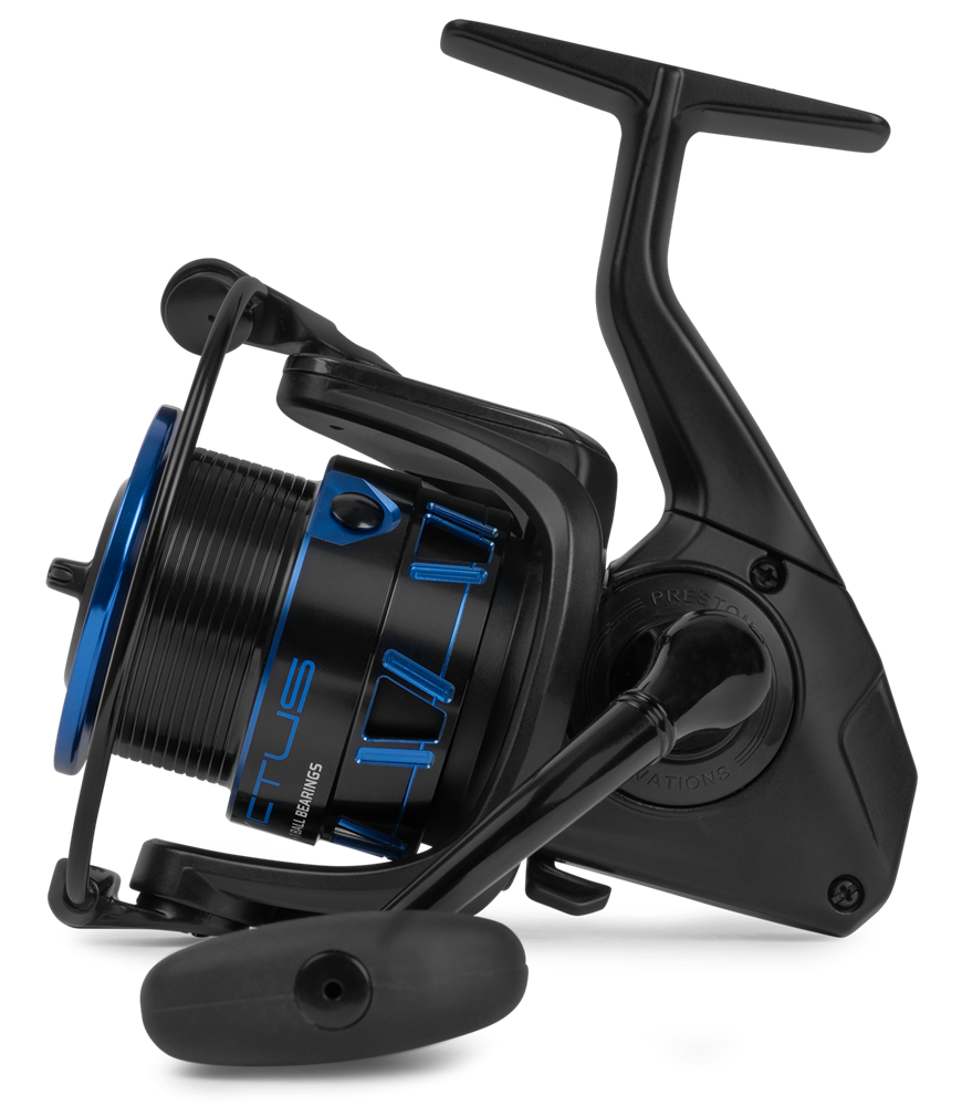 Preston innovations navijak invictus reel 420.
 Tieto navijaky sú k dispozícii v troch univerzálnych veľkostiach - 320, 420 a 520 - a sú navrhnuté tak, aby zvládli najrôznejšie rybárske situácie na rôznych revíroch as rôznymi metódami.
 Veľkosti a použitie navijakov: 
 •320: Ideálne pre kratšie hody do 40m.
 Kľúčové vlastnosti: 
 •Odolné, nárazuvzdorné grafitové telo •Precízne opracovaná hliníková cievka •Mikronastaviteľná predná brzda pre citlivé nastavenie •Hladký a spoľahlivý prevodový systém •Vysoko kvalitný kovový klip pre väčšiu odolnosť •Dizajn s jednoduchou kľučkou pre pohodlné použitie •Cievky s optimalizovanou kapacitou vlasca •Ľahké, kompaktné telo pre ľahkú manipuláciu