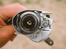 Abu Garcia Multiplikátor Revo X VoltiQ Low Profile LP LH (12)