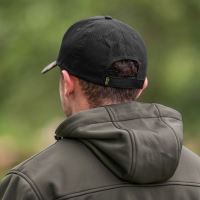 Avid Carp Šiltovka Black And Camo Cap (3)