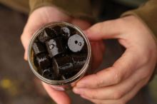 Nikl Pelety V Dipe Black Halibut - 15+20 mm 250 g Corn (3)