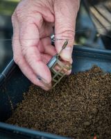 Matrix Krmítko Plastic Cage Feeder S (16)