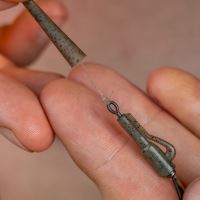 Avid Carp Montáž Outline FleckTone Fused Lead QC Clips (6)