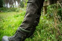 Nash Tepláky Zero Tolerance Wind Chill Joggers Varsity (8)