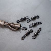 Avid Carp Obratlík Outline QC Swivel Velikosti 7 (1)