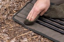 Korda Organizér Na Kolíky a Tyče Compac Bivvy Wrap Dark Kamo (1)