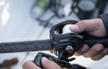 Penn Multiplikátor Squall 400 Low Profile LH (3)