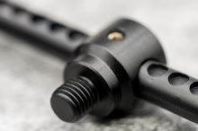 One More Cast Hrazdy Elbowz Black Anodised Aluminium 2 Rod Std 8" & 7" 2 ks (5)