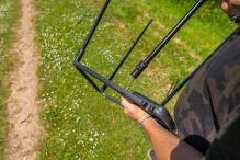 Avid Carp Stojan na Vedro Bait Station Kit (5)