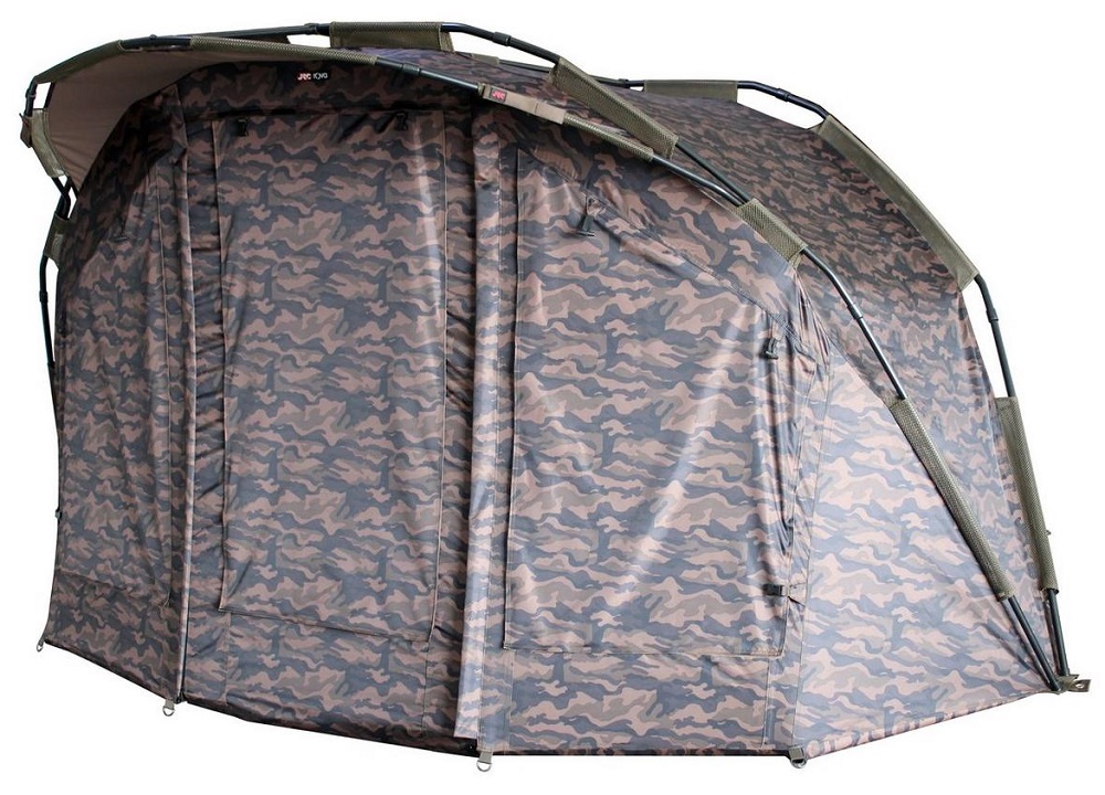Jrc bivak rova peak bivvy 1 man.
 Parametre: •5,000HH 210D PU potiahnutý polyester •Podlepené švy •Zosílené úchyty pre kolíky •Dve 5-dielne pevné 16mm tyče z ľahkého hliníka •Šilt pre lepšiu ochranu dverí •Veľmi praktický dizajn s maximalizovaným vnútorným priestorom •Dvojcestný systém dverí •3 možnosti dverného okna (camo, číre PVC, mozzi sieťovina) •Predné a zadné vetracie otvory z mozzi sieťoviny •Pásky so suchým zipsom na uchytenie prútov •Pevná a ľahká podlaha na suchý zips •Vrátane rozperných tyčí •Vrátane odolných kolíkov